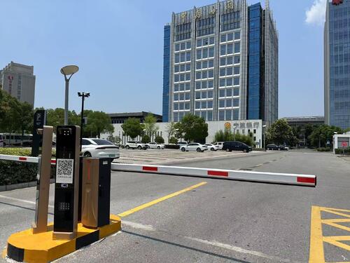 son şirket davası hakkında E40Pro Barrier Gate for Business Park Parking Lot